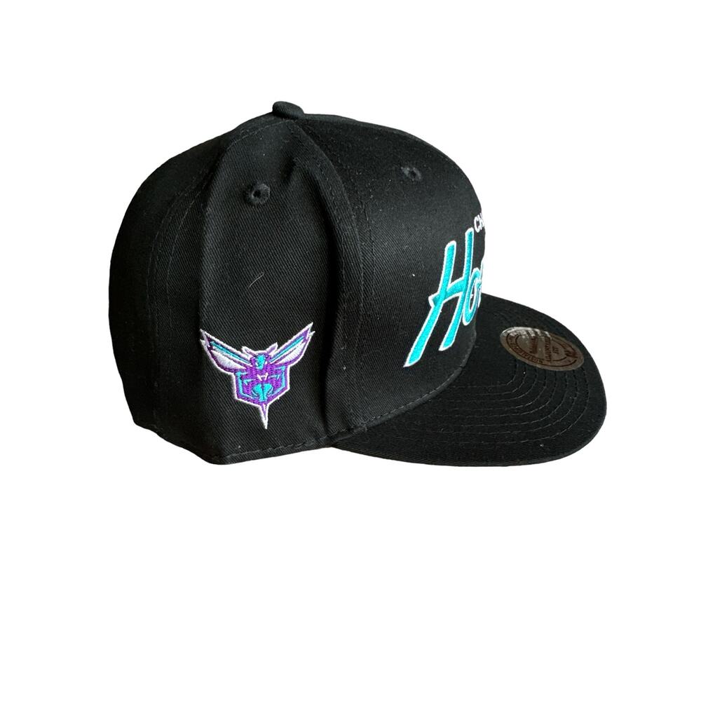 Charlotte Hornets 90s Style Script Mitchell & Ness Black Snapback Hat - Picture 3 of 5